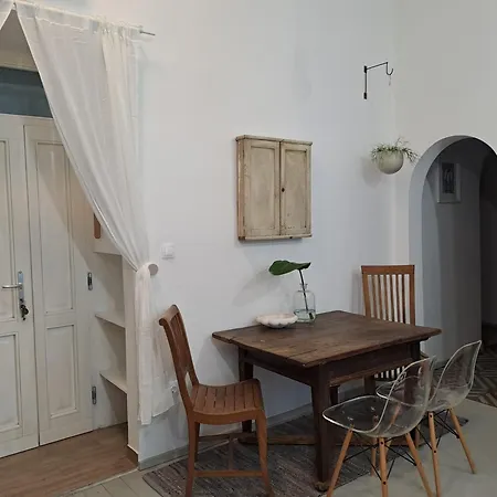 Par Par Apartment *